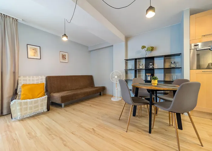 Kniaziewicza Old Town By Bookinghost *