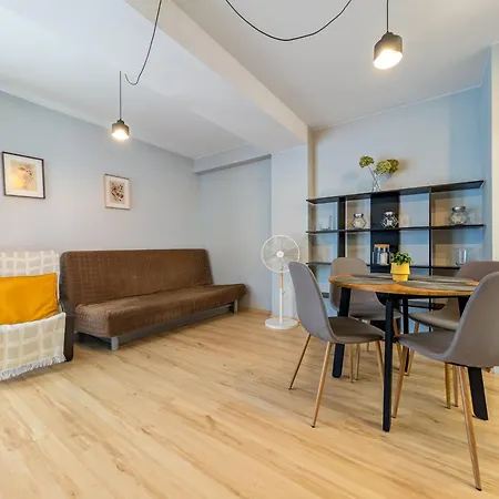 Kniaziewicza Old Town By Bookinghost *